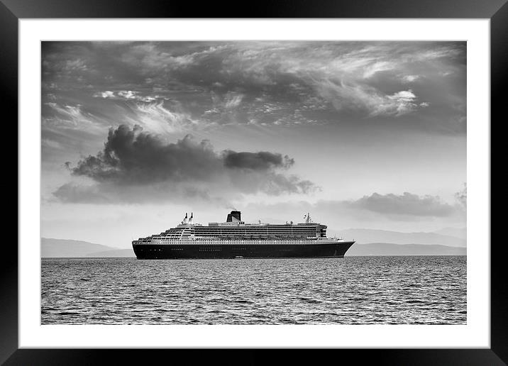 Queen Mary 2 Framed Mounted Print by Grant Glendinning