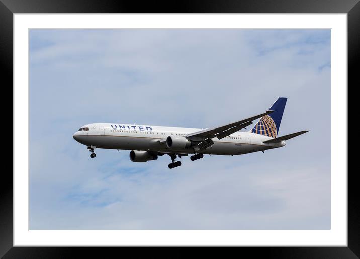 United airlines Boeing 767 Framed Mounted Print by David Pyatt