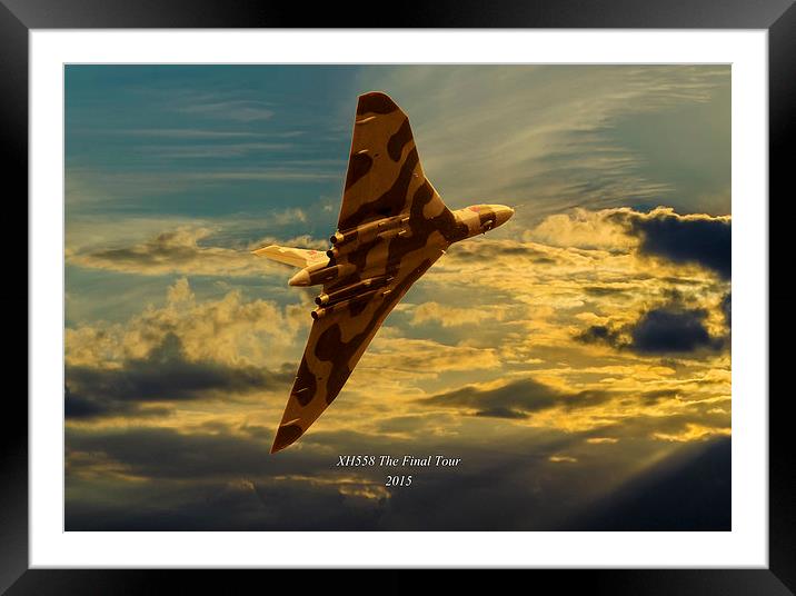  XH558 The Final Tour 2015 Framed Mounted Print by Stephen Ward