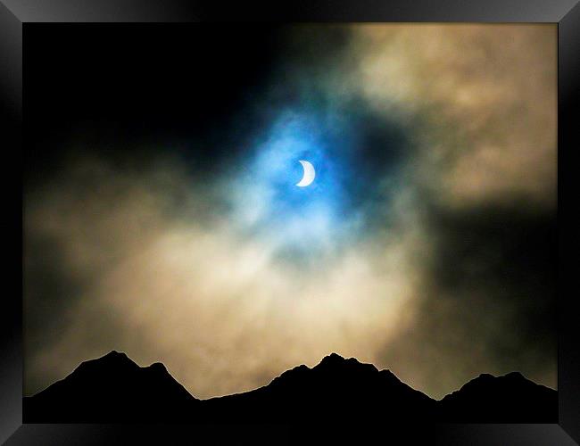  moody highlands eclipse Framed Print by dale rys (LP)