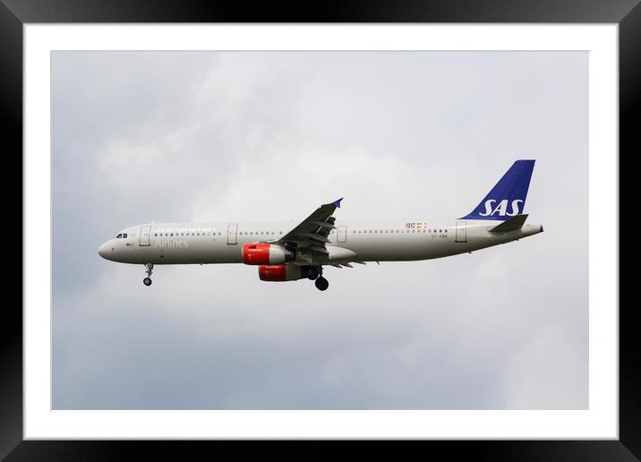  Scandinavian Airlines Airbus A321 Framed Mounted Print by David Pyatt