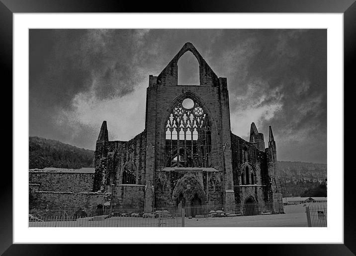 Tintern Abbey Framed Mounted Print by les tobin