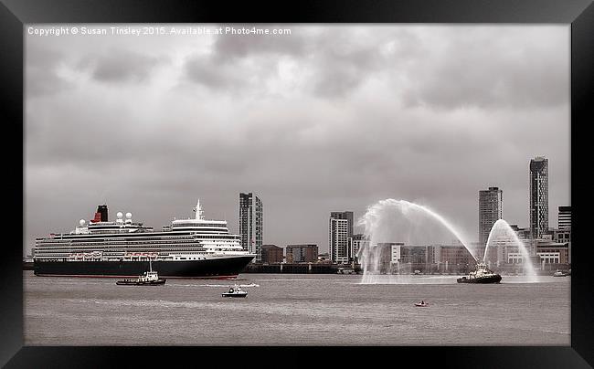 Cunard Queen Elizabeth Framed Print by Susan Tinsley