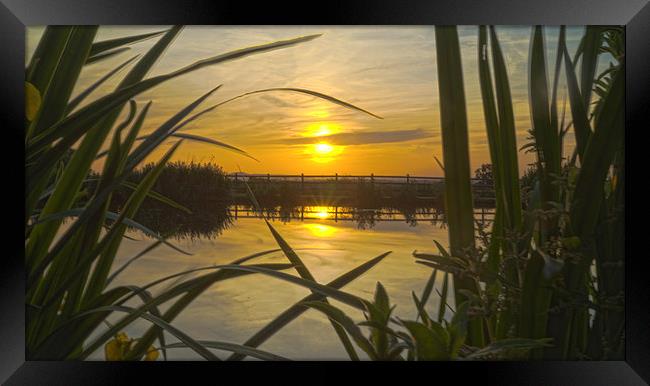  reflected sunset Framed Print by keith sutton