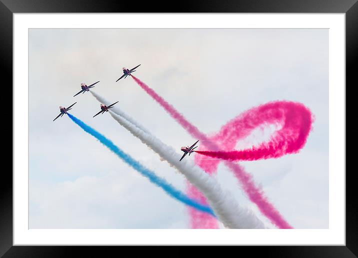  RAF Red Arrows perform the mirror roll Framed Mounted Print by Andrew Scott