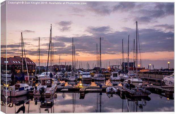  Day's end at Hythe Marina Canvas Print by Sue Knight