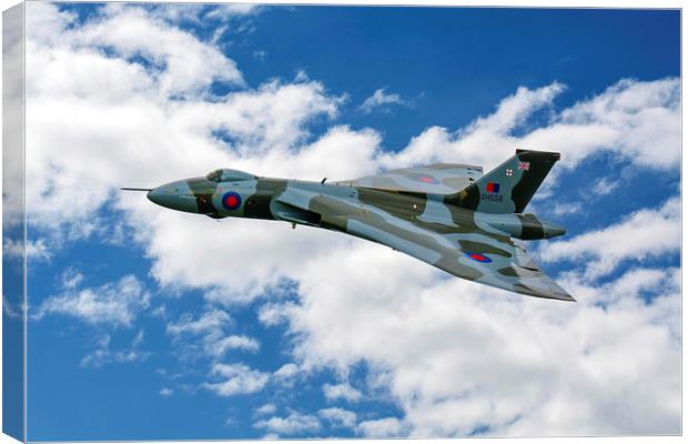  AVRO Vulcan XH558 high over Lincolnshire skies Canvas Print by Andrew Scott