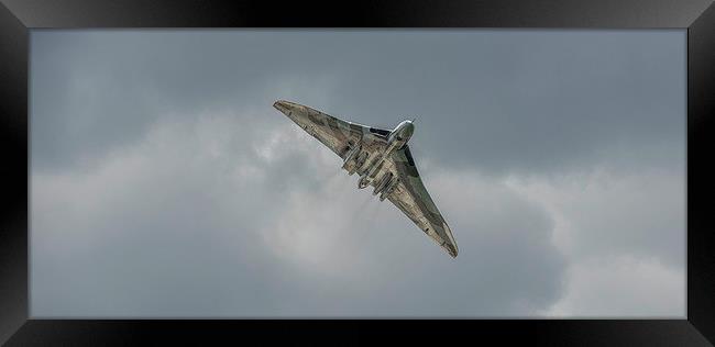 RAF Vulcan XH558   Framed Print by mark dodd