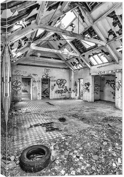  Derelict Canvas Print by Andrew Richards