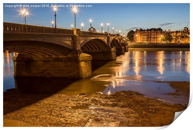  low tide at Battersea  bridge Print by mike cooper
