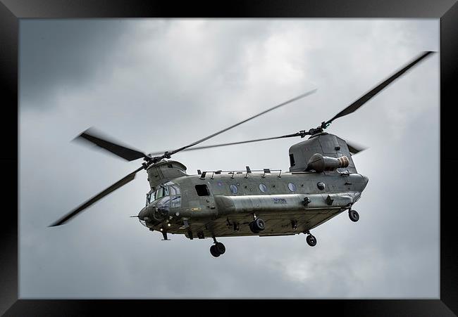  RAF Chinook helicopter Framed Print by Andrew Richards