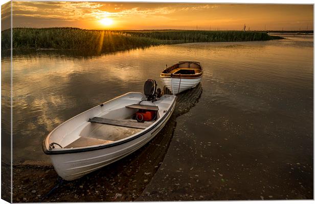  Norfolk sunset Canvas Print by Chris Lewis
