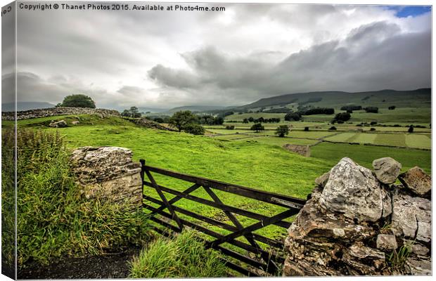  view across the dales Canvas Print by Thanet Photos