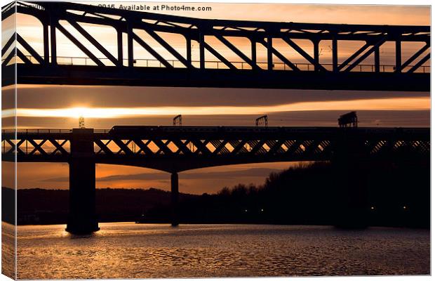  Southbound over the tyne Canvas Print by Colin irwin