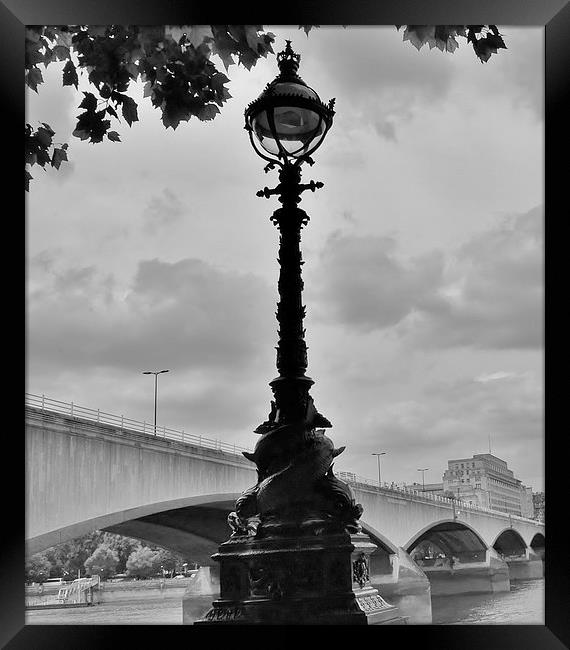  Waterloo Bridge Framed Print by Simon Hackett