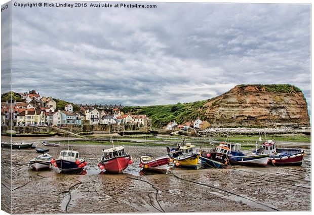  Low Tide Staithes Canvas Print by Rick Lindley