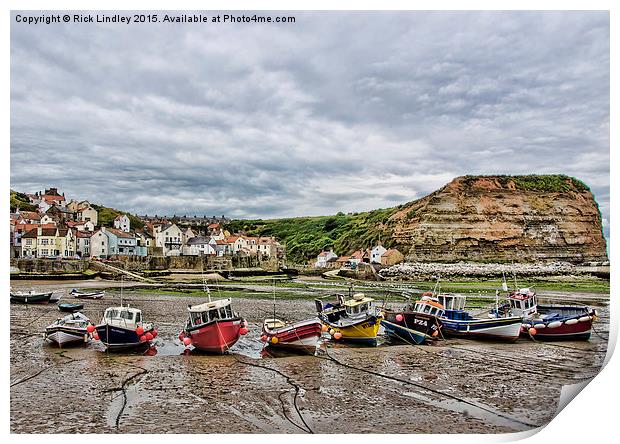  Low Tide Staithes Print by Rick Lindley