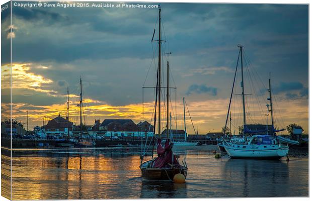  Wells-Next-The-Sea Harbour Canvas Print by Dave Angood