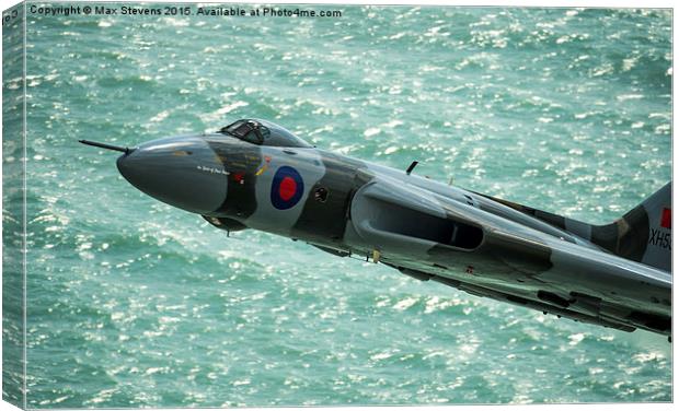  Vulcan XH558 Spirit of Great Britain low over the Canvas Print by Max Stevens