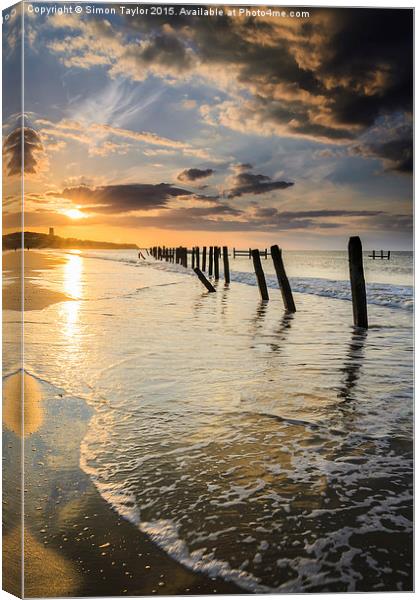  Happisburgh silhouettes, Norfolk Canvas Print by Simon Taylor