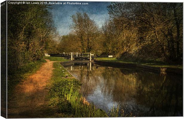 K and A Above Woolhampton Canvas Print by Ian Lewis