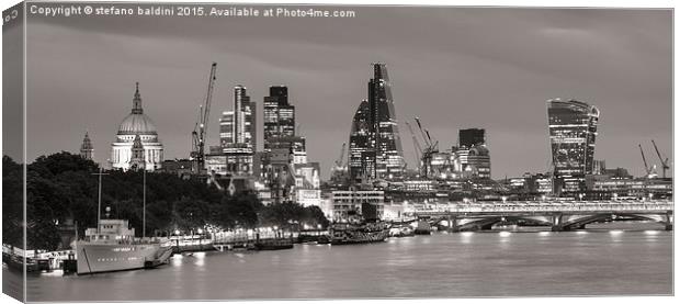 London skyline and river Thames at dusk, London, E Canvas Print by stefano baldini