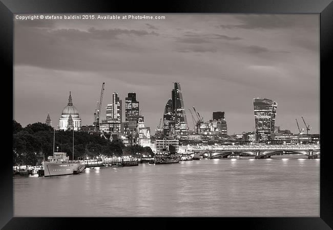London skyline and river Thames at dusk, London, E Framed Print by stefano baldini