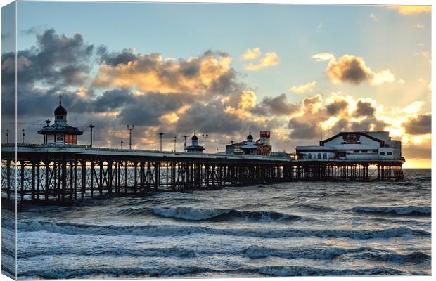 Sunset North Pier Blackpool  Canvas Print by Gary Kenyon