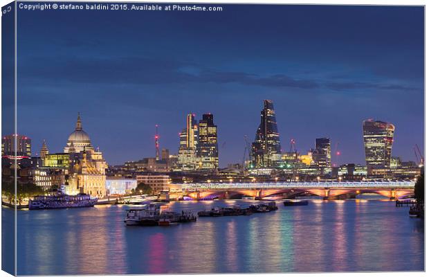 London skyline and river Thames at night, London,  Canvas Print by stefano baldini