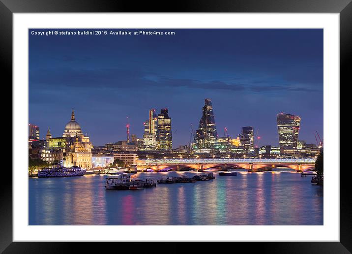 London skyline and river Thames at night, London,  Framed Mounted Print by stefano baldini