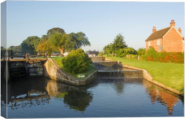  PAPERCOURT LOCK SURREY Canvas Print by Clive Eariss