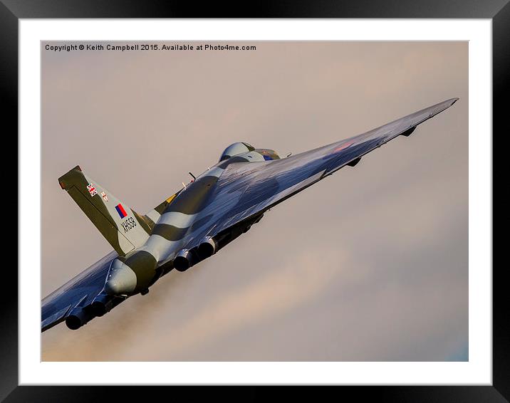  Vulcan XH558 powering skywards. Framed Mounted Print by Keith Campbell