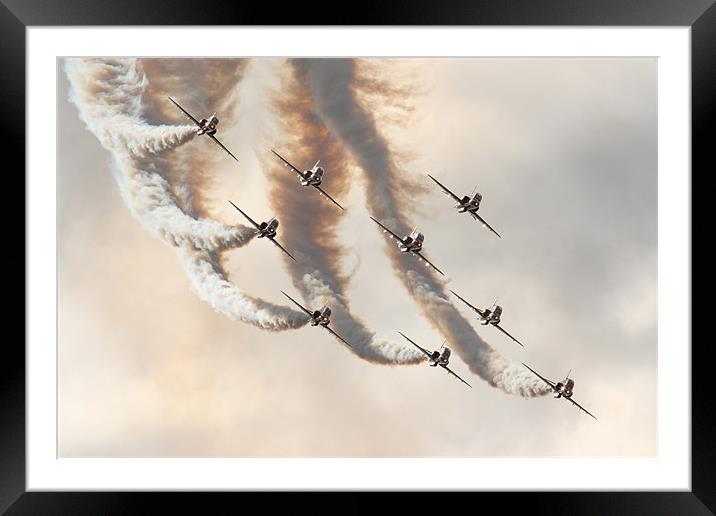 Red Arrows Farnborough air show 2008 Framed Mounted Print by Oxon Images