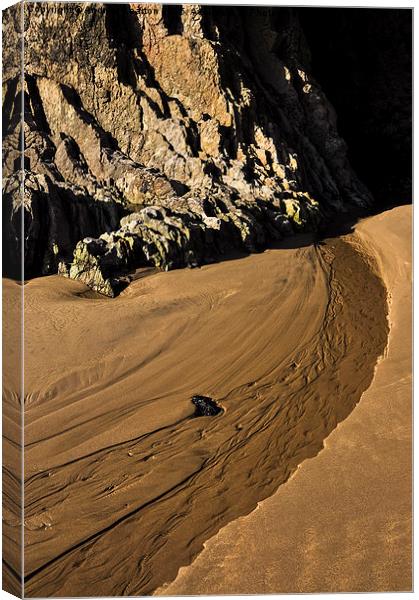  Curving flow on Pembrokeshire beach Canvas Print by Andrew Kearton