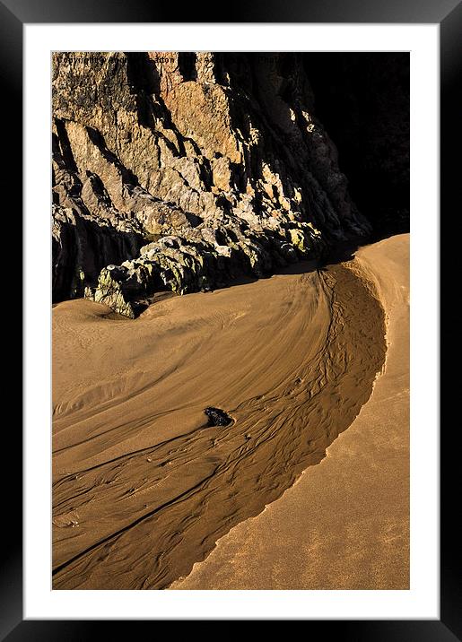  Curving flow on Pembrokeshire beach Framed Mounted Print by Andrew Kearton