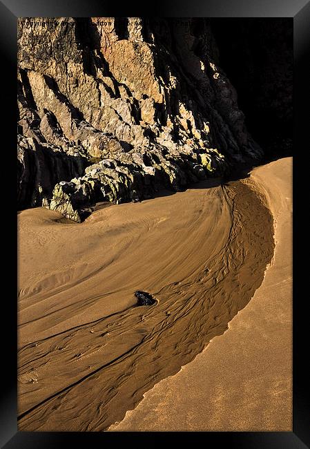 Curving flow on Pembrokeshire beach Framed Print by Andrew Kearton