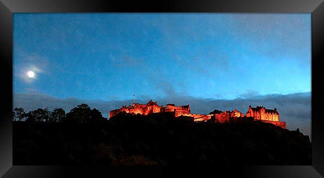 edinburgh castle-dusk  Framed Print by dale rys (LP)