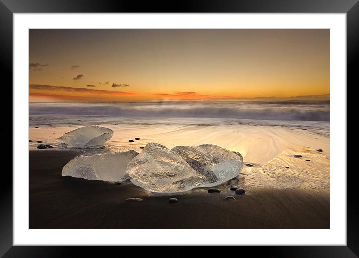  Washed up. Framed Mounted Print by David Howes
