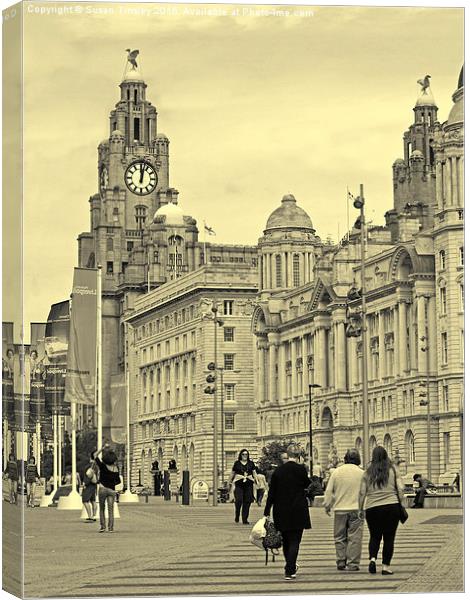 Tourists at the Liver Building Canvas Print by Susan Tinsley