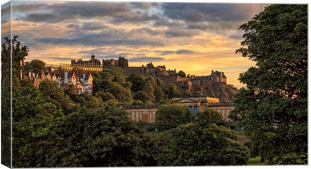  Beautiful Sunset over Edinburgh Castle Canvas Print by Miles Gray