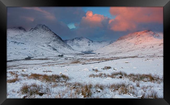  Tryfan with snow Framed Print by Rory Trappe