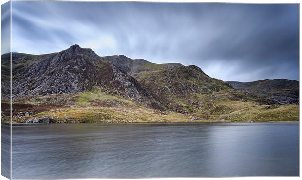 Lake in Snowdonia  Canvas Print by chris smith