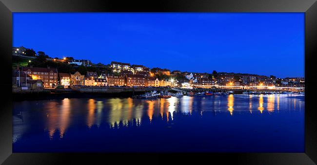 whitby North Yorkshire, uk Framed Print by chris smith