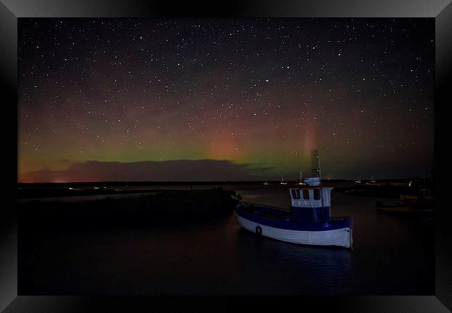  The Northern lights come to Brancaster Staithe 18 Framed Print by Gary Pearson