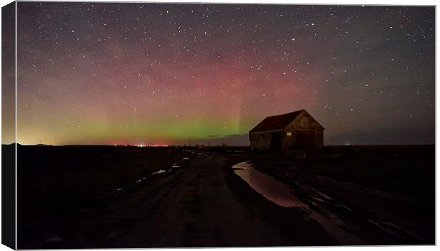  The Northern lights pay a rare visit to Thornham  Canvas Print by Gary Pearson
