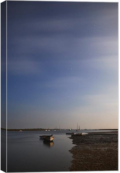 Moonlight on boats under a star filled sky. Branca Canvas Print by Liam Grant