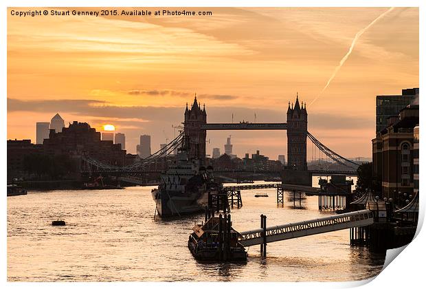  Sunrise over the Pool of London Print by Stuart Gennery