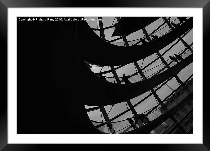  Reichstag Framed Mounted Print by Richard Parry