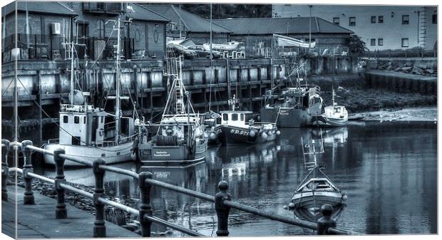  awaiting the tide Canvas Print by Neil Gardiner