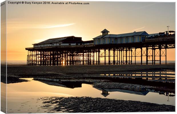 Sunset Central Pier Blackpool Canvas Print by Gary Kenyon